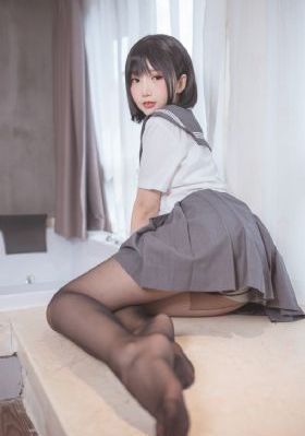 嫩模私拍乳神张雪馨私拍_剧情片日韩电影在线